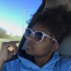 Meet your Posher, Tomeekia